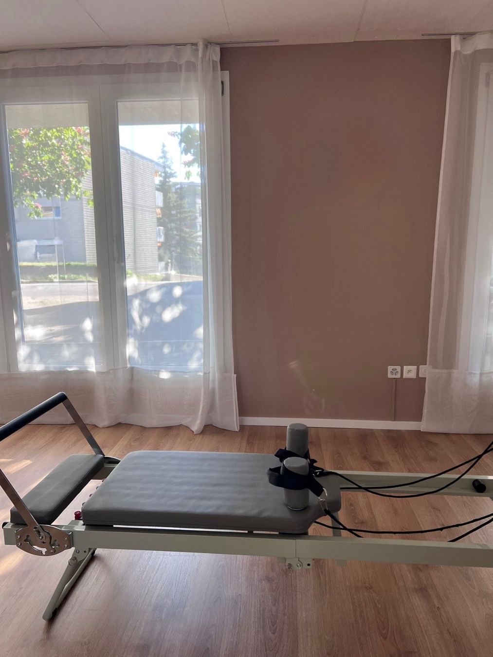Gonser Hometrainer: Pilates Reformer klappbar weiss/grau – Nuovo e nell'imballaggio originale da Niederrohrdorf venduto da gbg_szg9 1