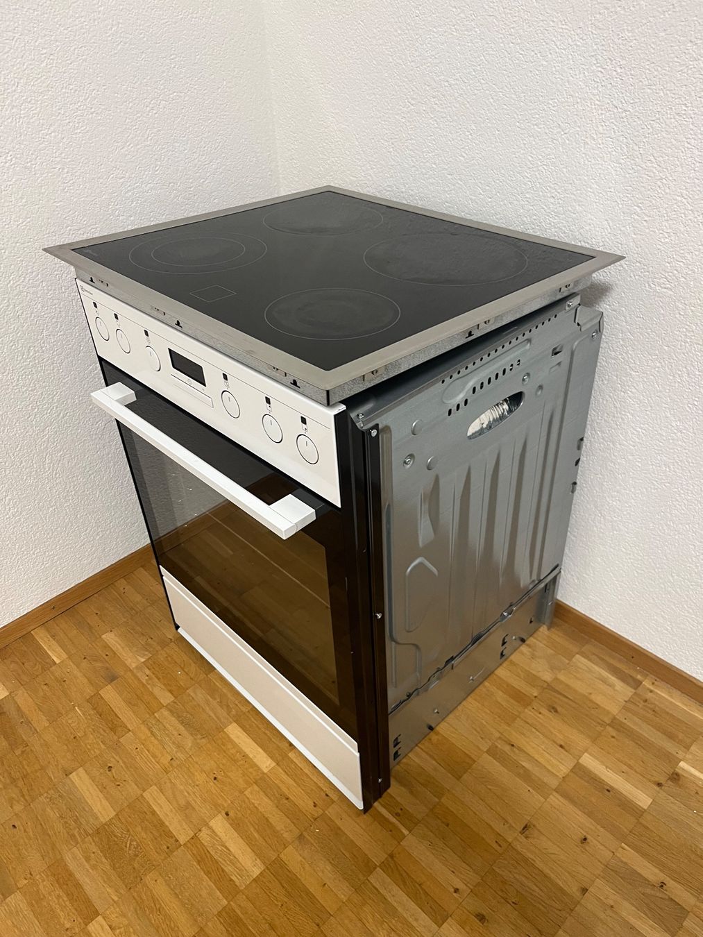 Electrolux Cucine: Backofen +Glaskeramik von Electrolux. – Usato da bern venduto da san_r5sb 8