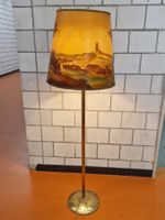 Vintage Stehlampe mit speziellem Lampenschirm