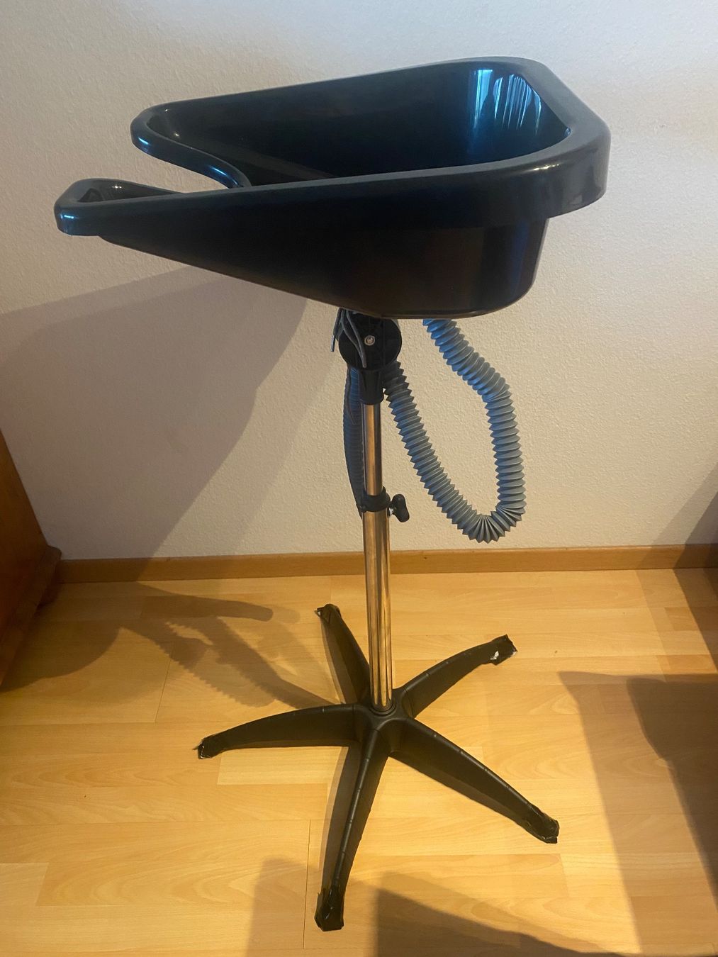 Tutti gli attrezzi: Lavabo portatile per parrucchiere, regolabile, usato, pul... – Usato da zollikofen venduto da centauro6969 1