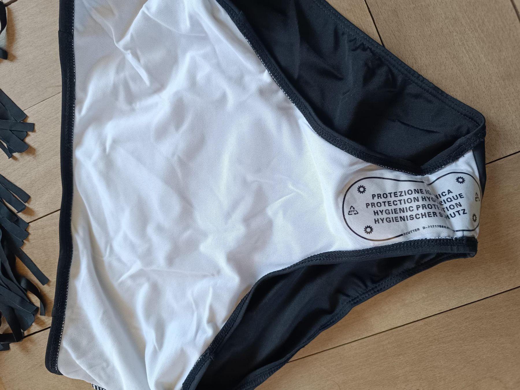 Costumi da bagno & Bikini: Schwarzer Bikini mit Fransen, Gr. L/XL - – Nuovo (secondo la descrizione) da Rorschach venduto da Obi-Wan85 3