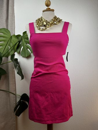 Robe rose en denim , échancré sur les côtés, Neuve 