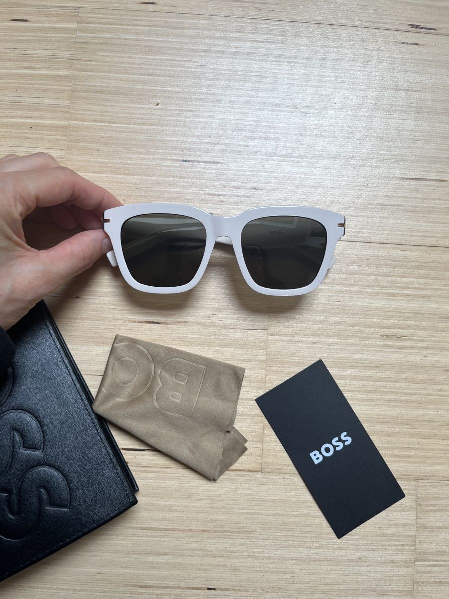 Hugo Boss Occhiali & Lenti: Stylish BOSS Sunglasses - Perfect Summer Accessory – Nuovo e nell'imballaggio originale da Lausanne venduto da firewalk86