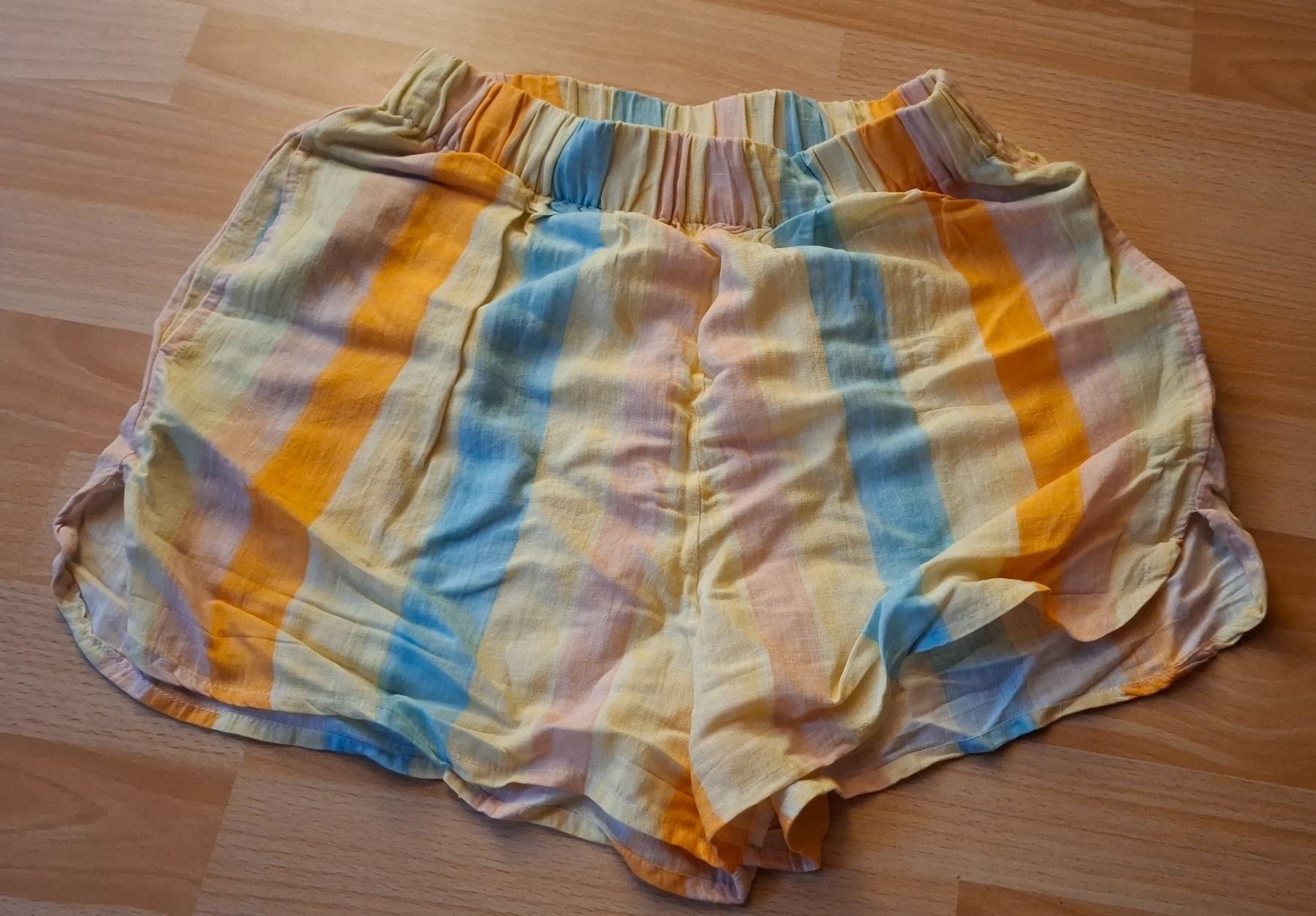 Mango Pantaloni: Shorts Mango – Usato da st.gallen venduto da mona3