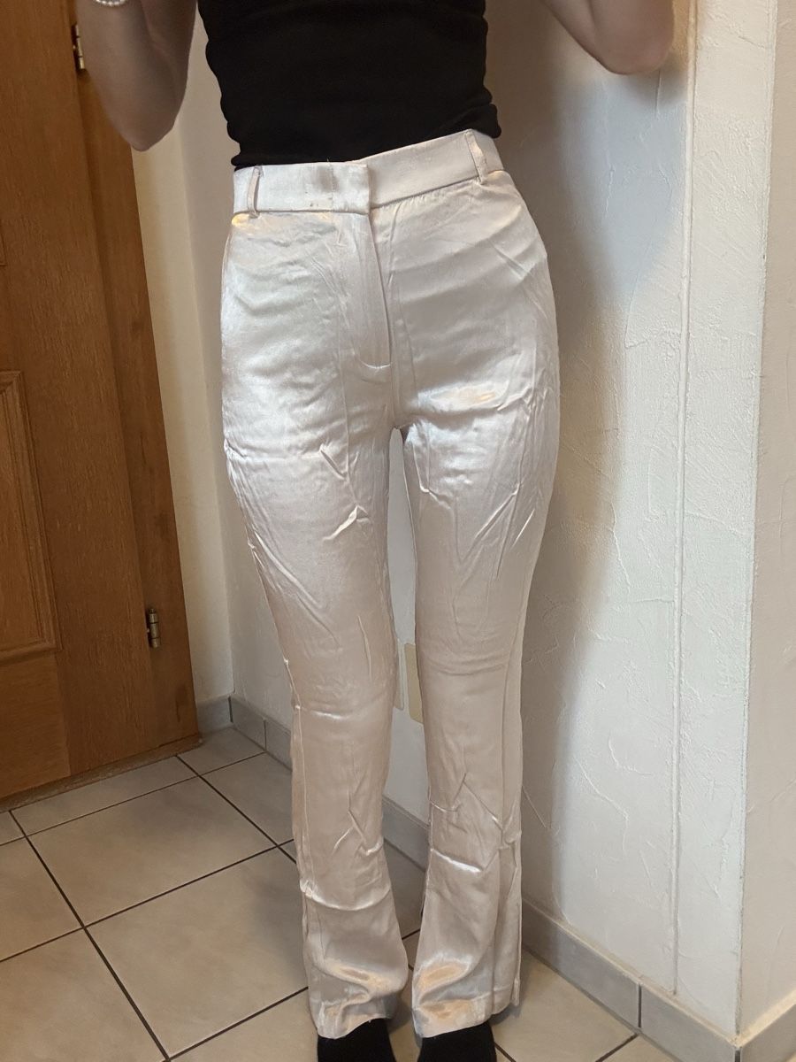 Zara Pantaloni: Zara Hose, creme, Satin Optik – Usato da Hergiswil NW venduto da kaufe_bei_kaufmann