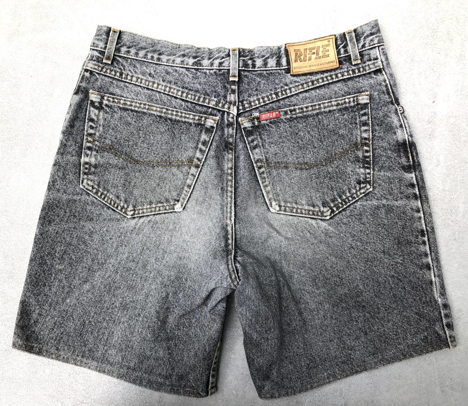 Rifle Jeans: Jean-Shorts RIFLE – D'occasion à Meilen par SUI372 1