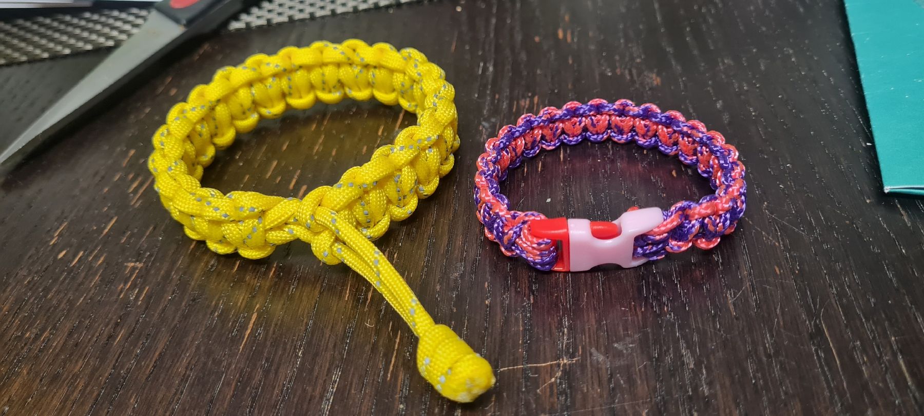 Bracciali & Braccialetti: 2 Stk. Armbänder in Paracord. – Nuovo (secondo la descrizione) da Zürich venduto da dav_n8m7 1