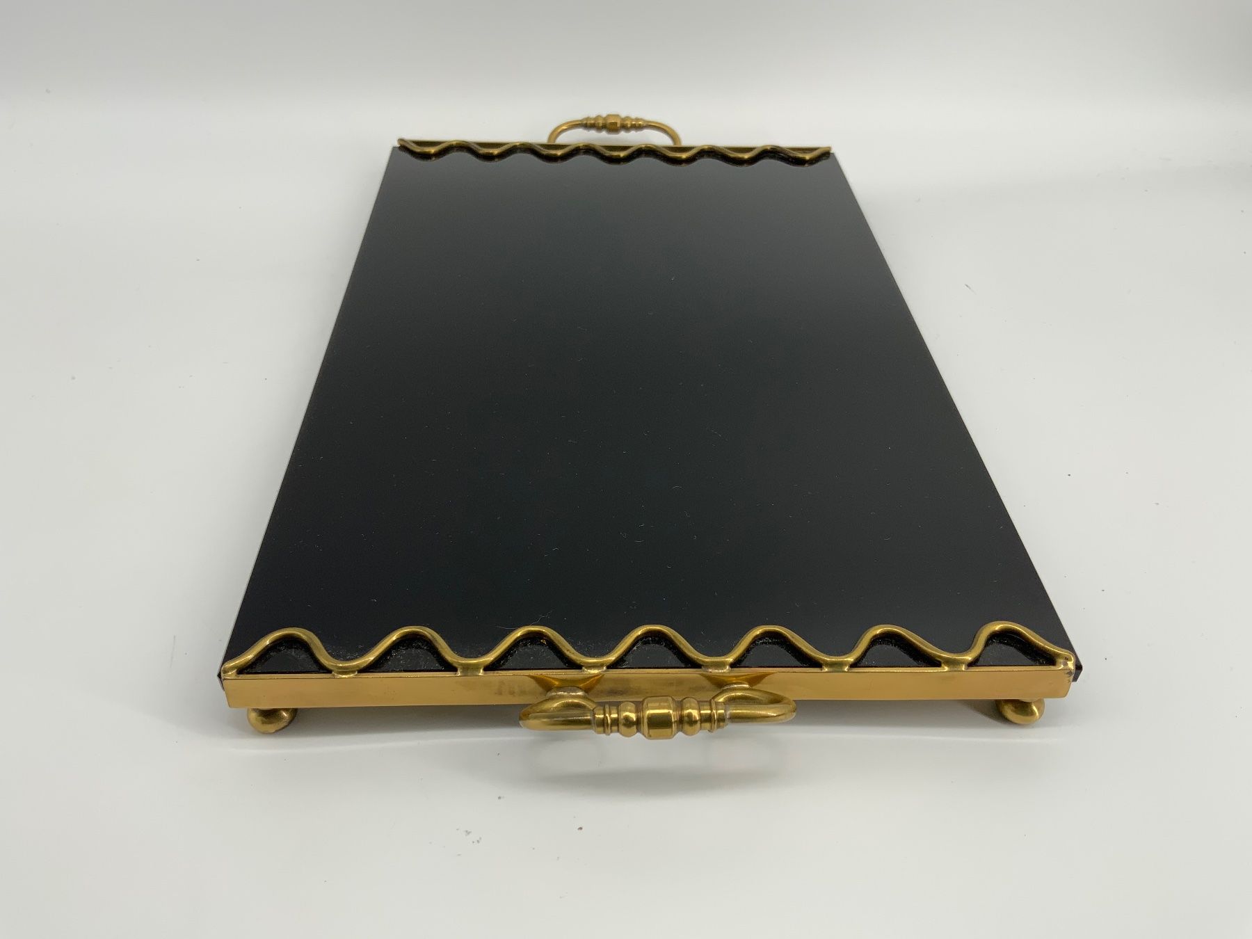 Servierplatten: Vintage Serviertablet schwarzes Glas mit Messing Halterung – Gebraucht aus Erlach von silvia3235 7