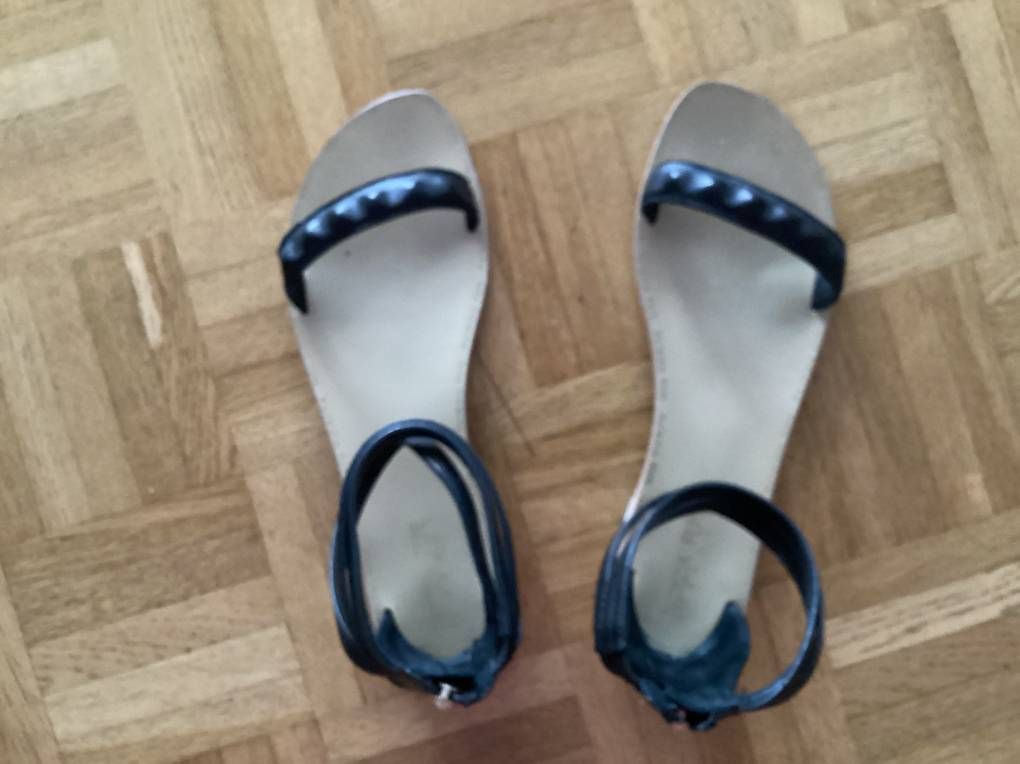 Damenschuhe: Sandalen  – Gebraucht aus Zürich von Brati