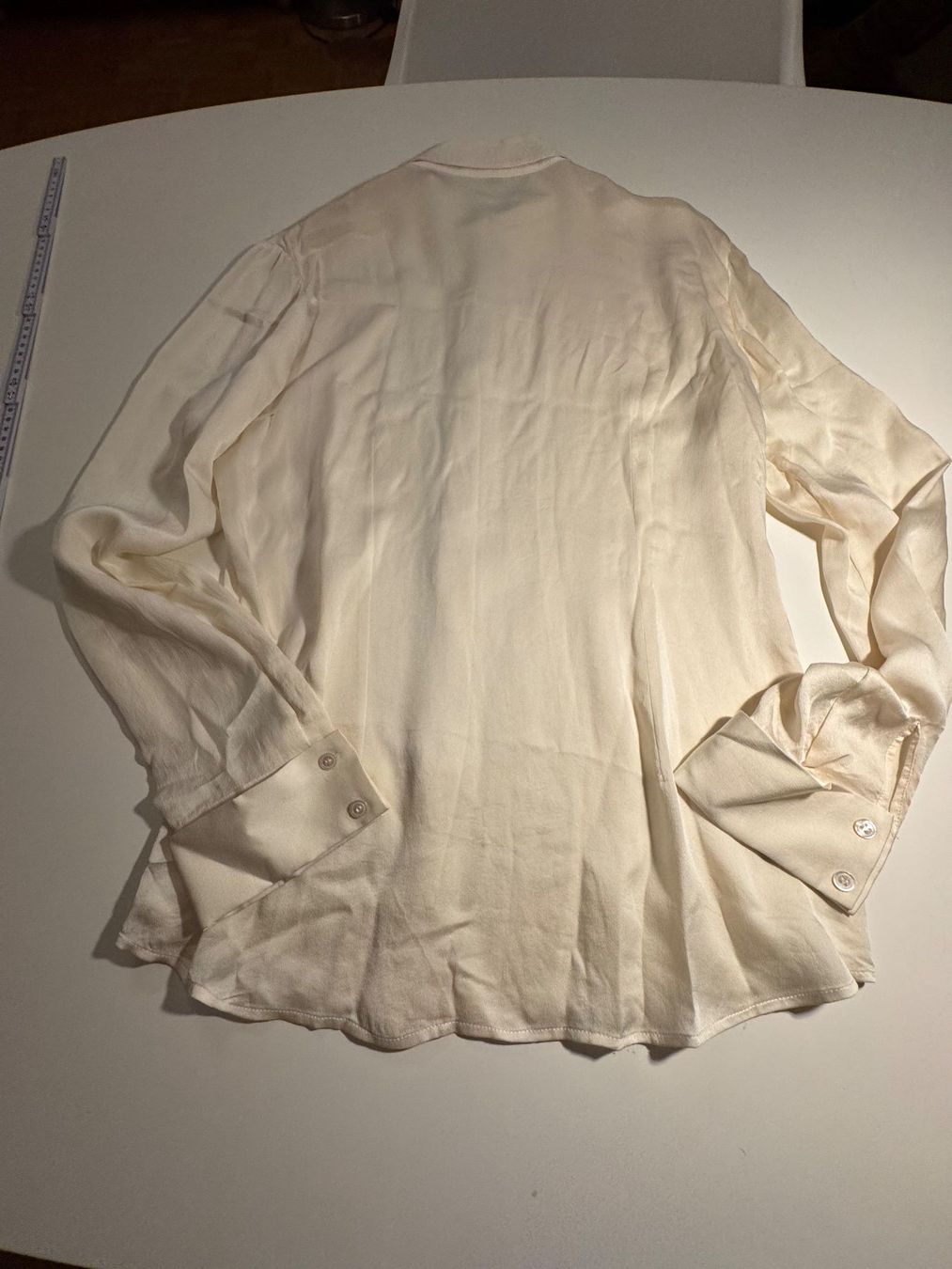 Blusen: Klassische Seidebluse Off White, Gr M, lang – Gebraucht aus Zumikon von calibru 1