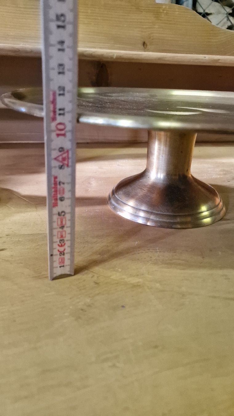 Servierplatten: Zwei-stufige Tortenplatte Messing – Gebraucht aus Herisau von Antiques.AR 3