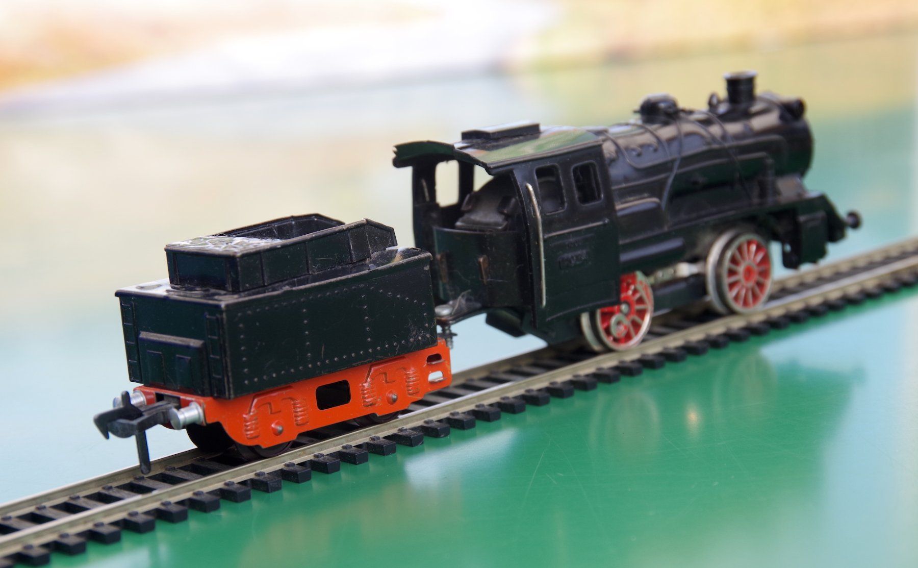 Fleischmann Modellini di ferrovie: Fleischmann 1305 H0 Schlepptender-Dampflok – Difettoso da Frauenfeld venduto da Danielpwiedmer 2