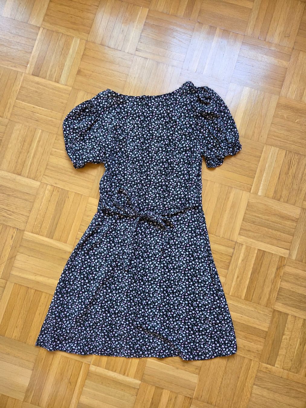 H&M Vestiti: Robe à petites fleurs blanches et roses – Usato da Grand-Lancy venduto da jess.gms