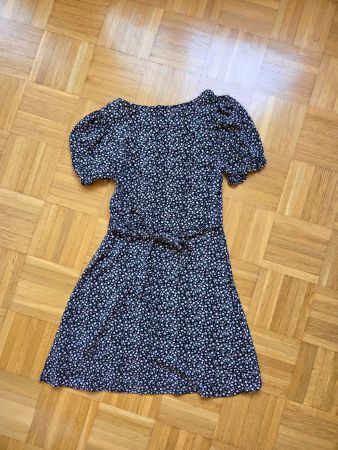 Robe à petites fleurs blanches et roses