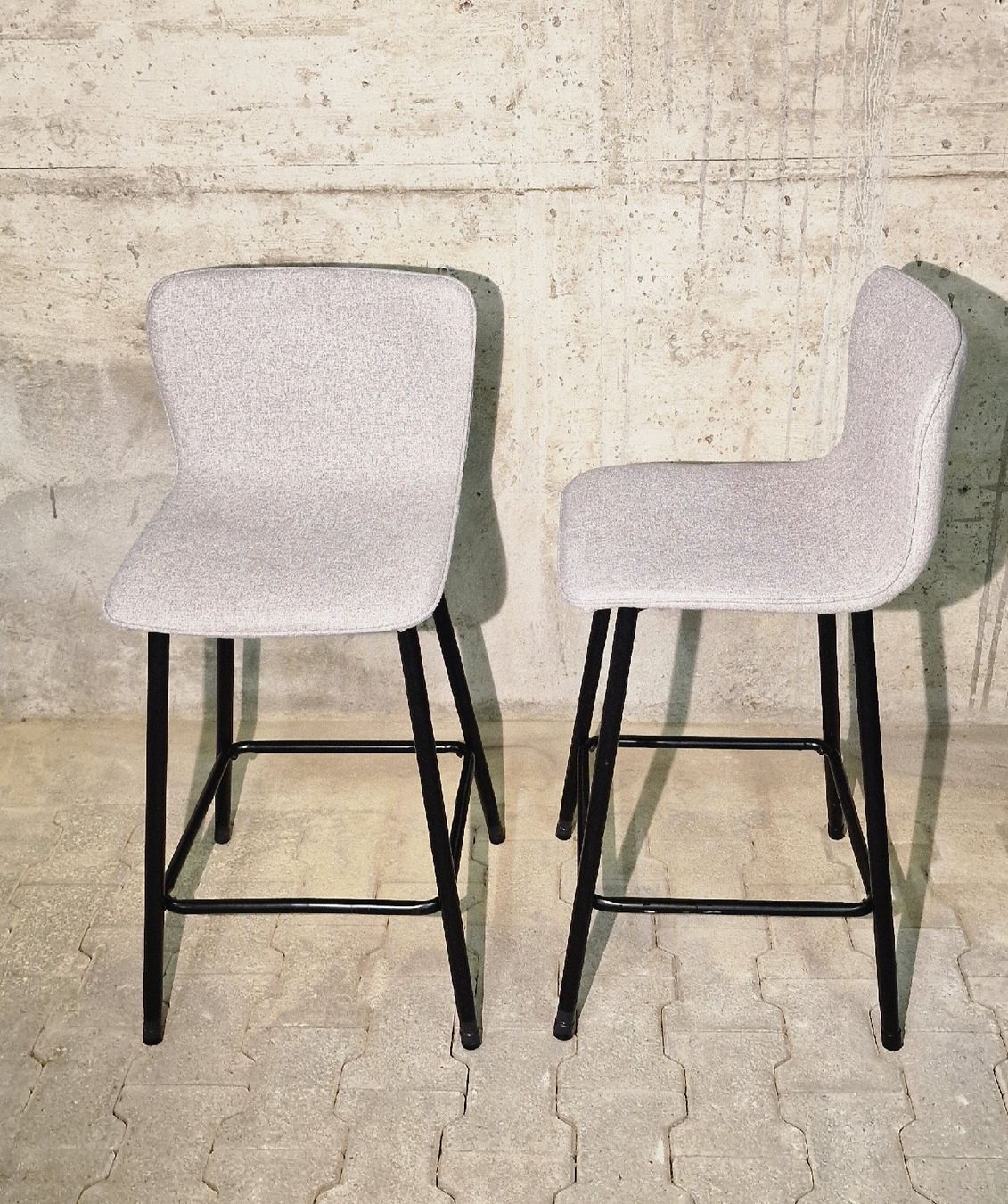 Hocker: Moderner Barhocker mit Stoffbezug und Metallgestell – Gebraucht aus Affeltrangen von Szafaoli 2