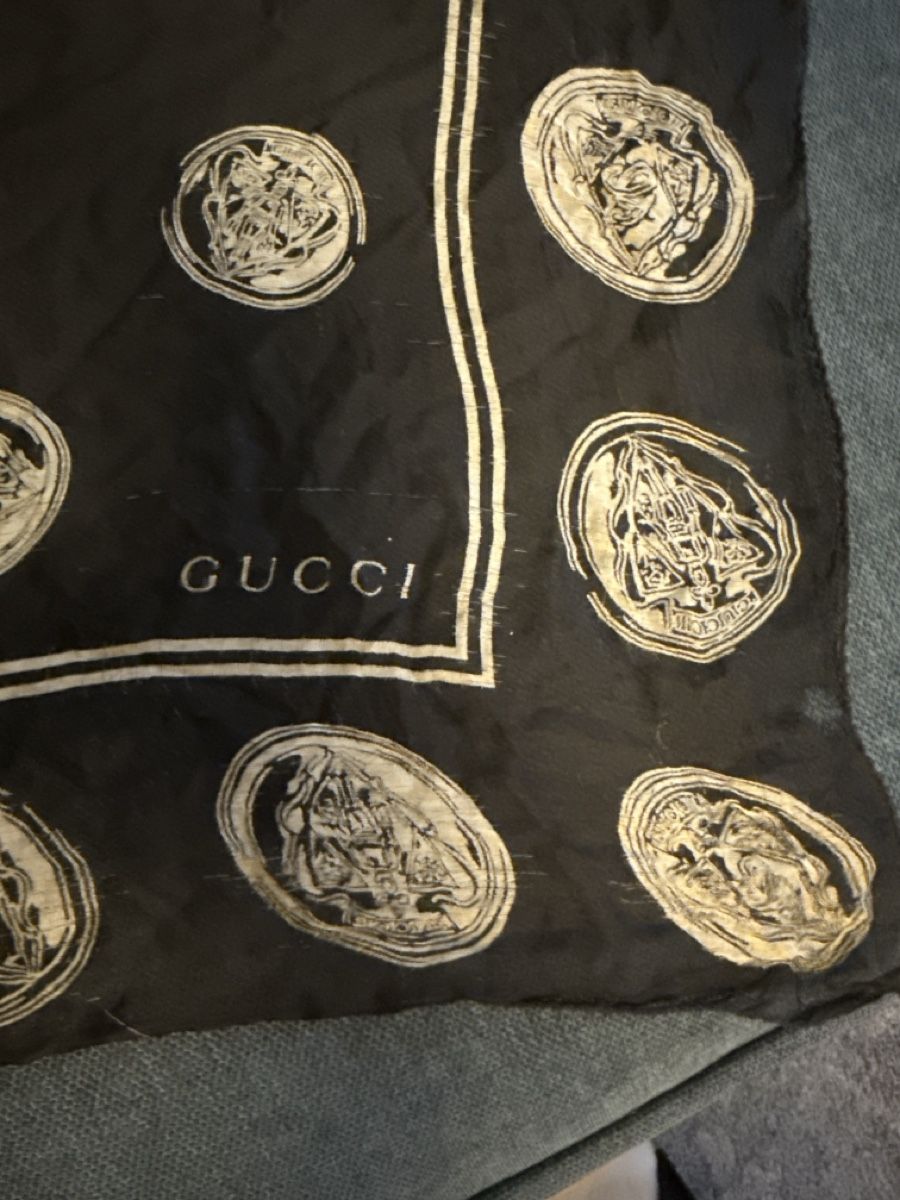 Gucci Foulards, Tücher & Schals: Gucci Foulard – Gebraucht aus Zürich von ann_h6tp 2