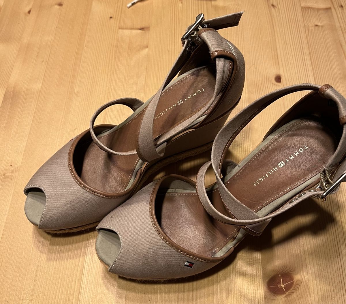 Tommy Hilfiger Damenschuhe: Schuhe – Neu (gemäss Beschreibung) aus hagneck von SurvivalDog
