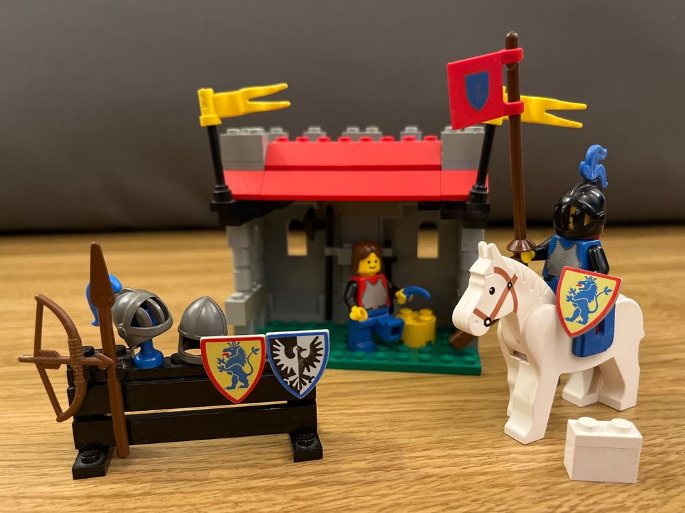 LEGO 6041 Armor Shop 1986 inkl schwarzes Schwert & Anleitung (Gebraucht ...