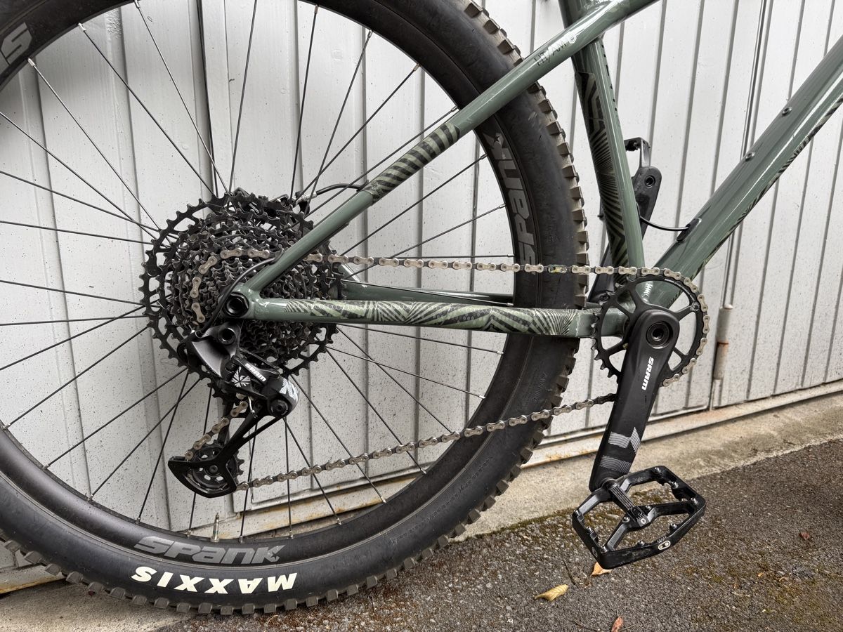 Commencal Velos: Commencal Meta HT AM Essential Keswick green – Gebraucht aus Buchrain von Jasikistler 2