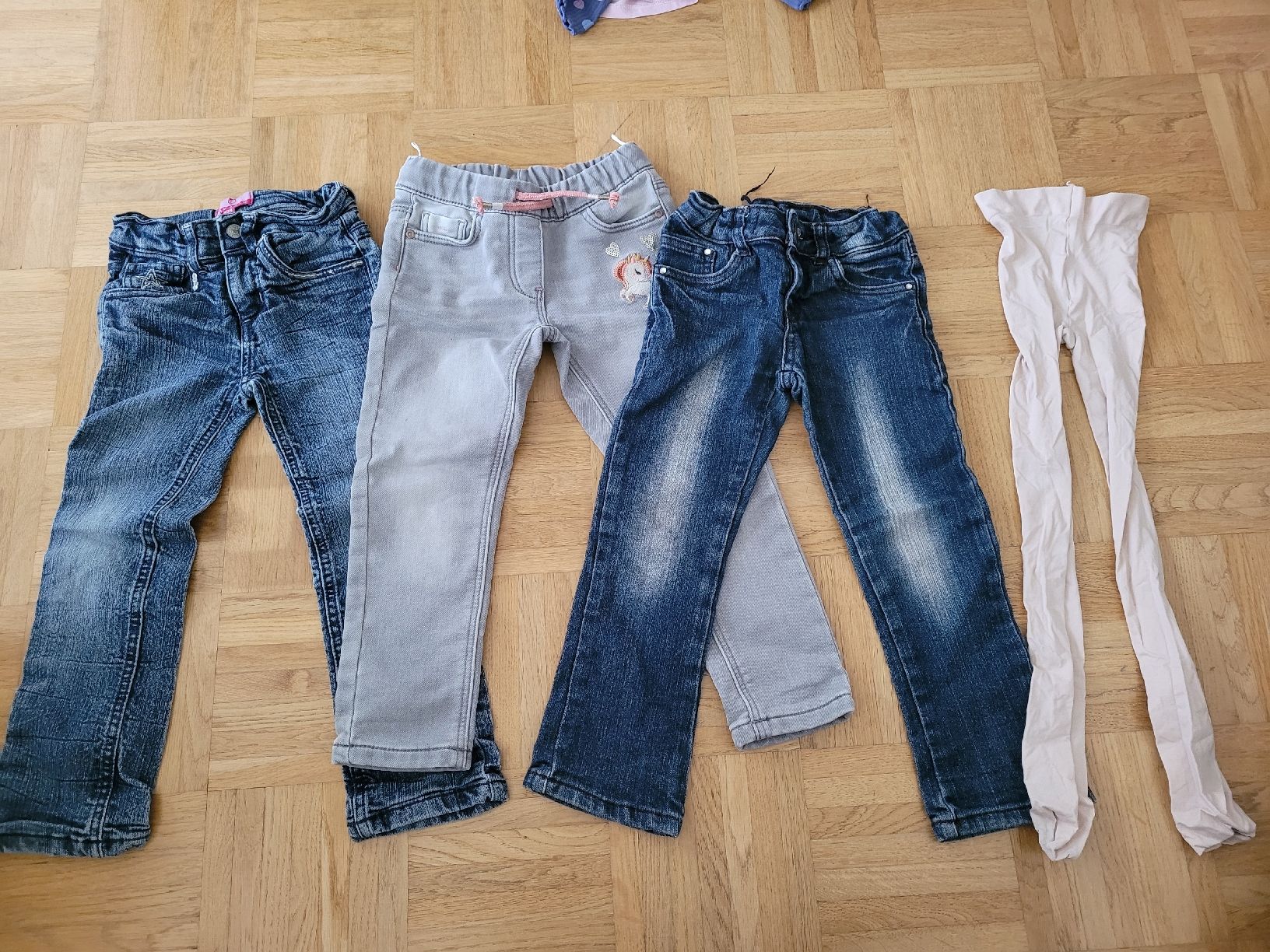Lotti & Set di vestiti: Mädchen Kleiderpaket Grösse 104 – Usato da Frick venduto da Spain_3 1