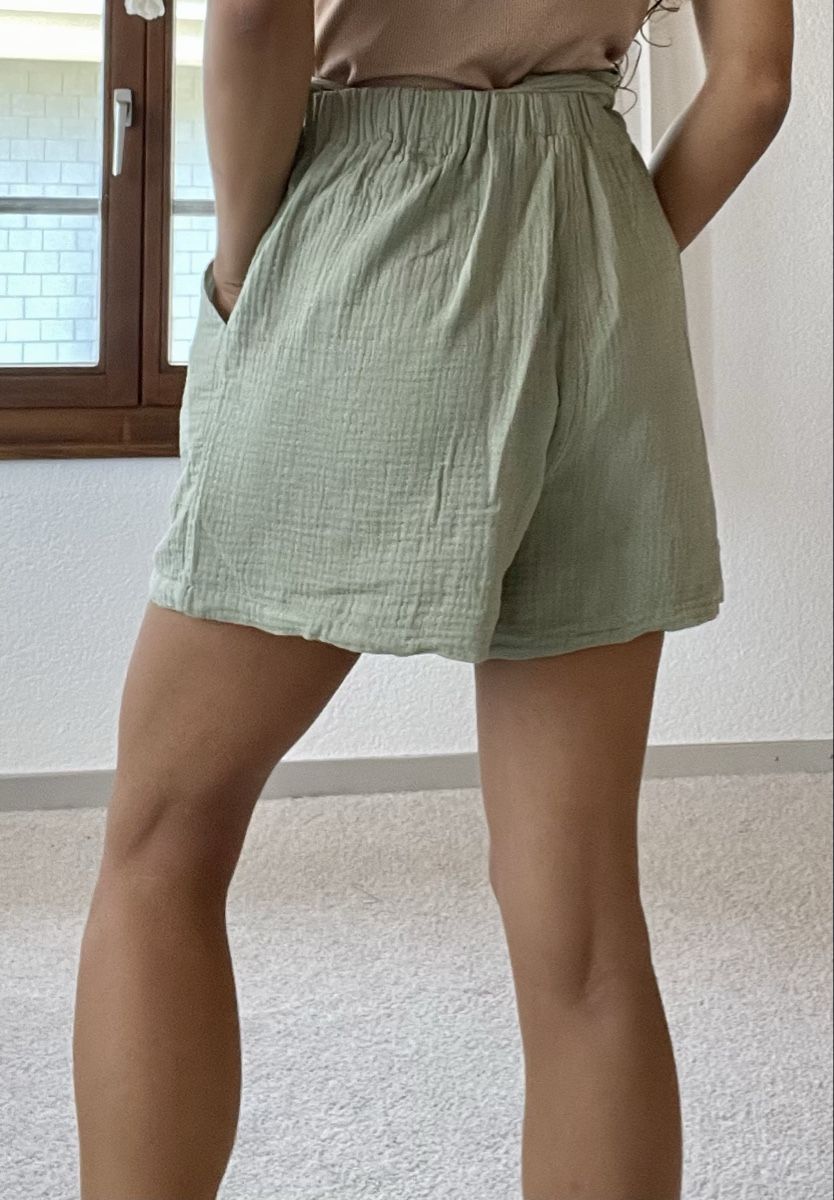 Hosen: Hell grün Short  – Gebraucht aus Herisau von Ciaoschein 3