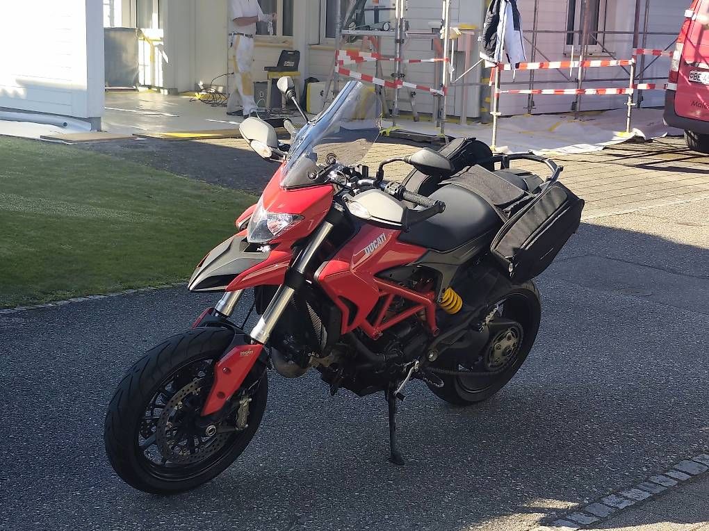 Strada: Motorrad Ducati Hypermotard 821  – Usato da Herzogenbuchsee venduto da Elludo
