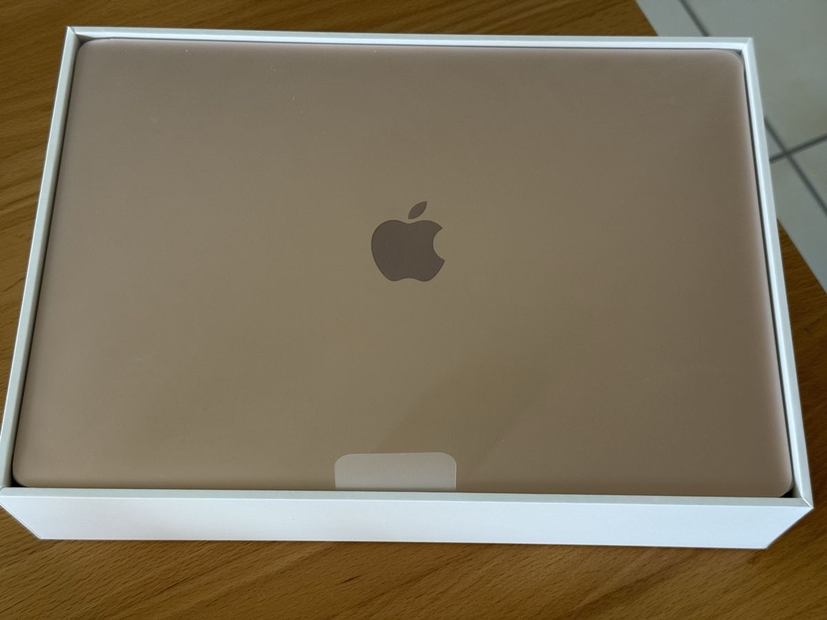Apple Notebook: MacBook Air M1 mit Apple Care + bis Juni 2027 – Nuovo (secondo la descrizione) da Flawil venduto da rho199 6
