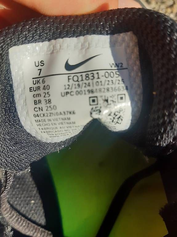 Scarpe da uomo: Nike Turnschuhe Gr 40 – Usato da Zürich venduto da vladm 1