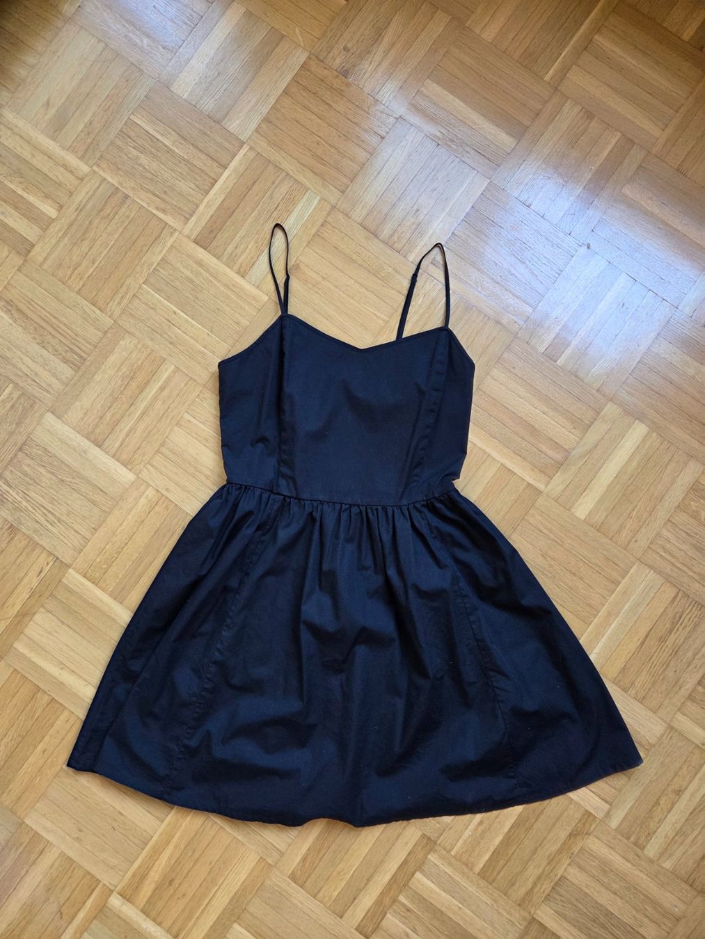 H&M Kleider: Robe noire courte – Gebraucht aus Grand-Lancy von jess.gms
