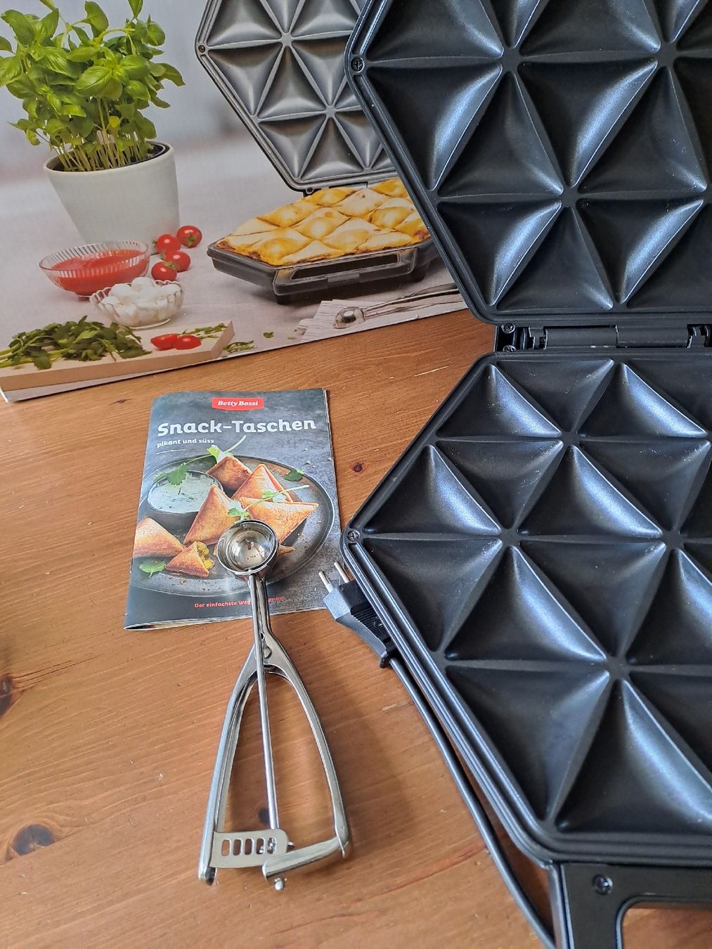 Betty Bossi Elettrodomestici da cucina: Betty Bossi Snack Maker – Nuovo (secondo la descrizione) da Alchenstorf venduto da nja_xzq2 2