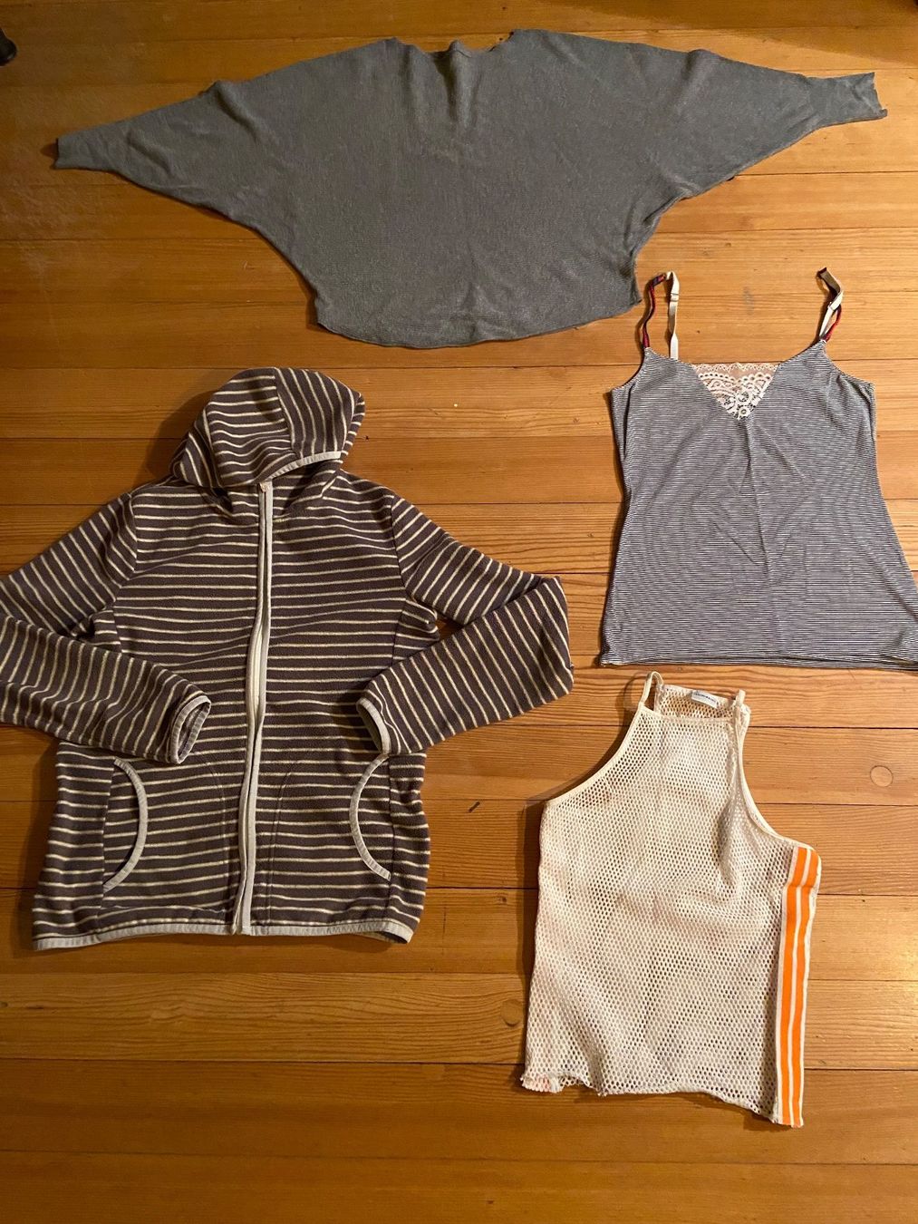 Lotti di vestiti: Kleiderpaket für Damen – Usato da Zofingen venduto da celebridade