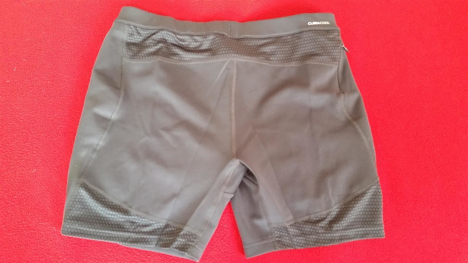 Adidas Hosen: ADIDAS Supernova short tight Damen, Grösse 40 – Neu und originalverpackt aus Winterberg ZH von Gemini63 1