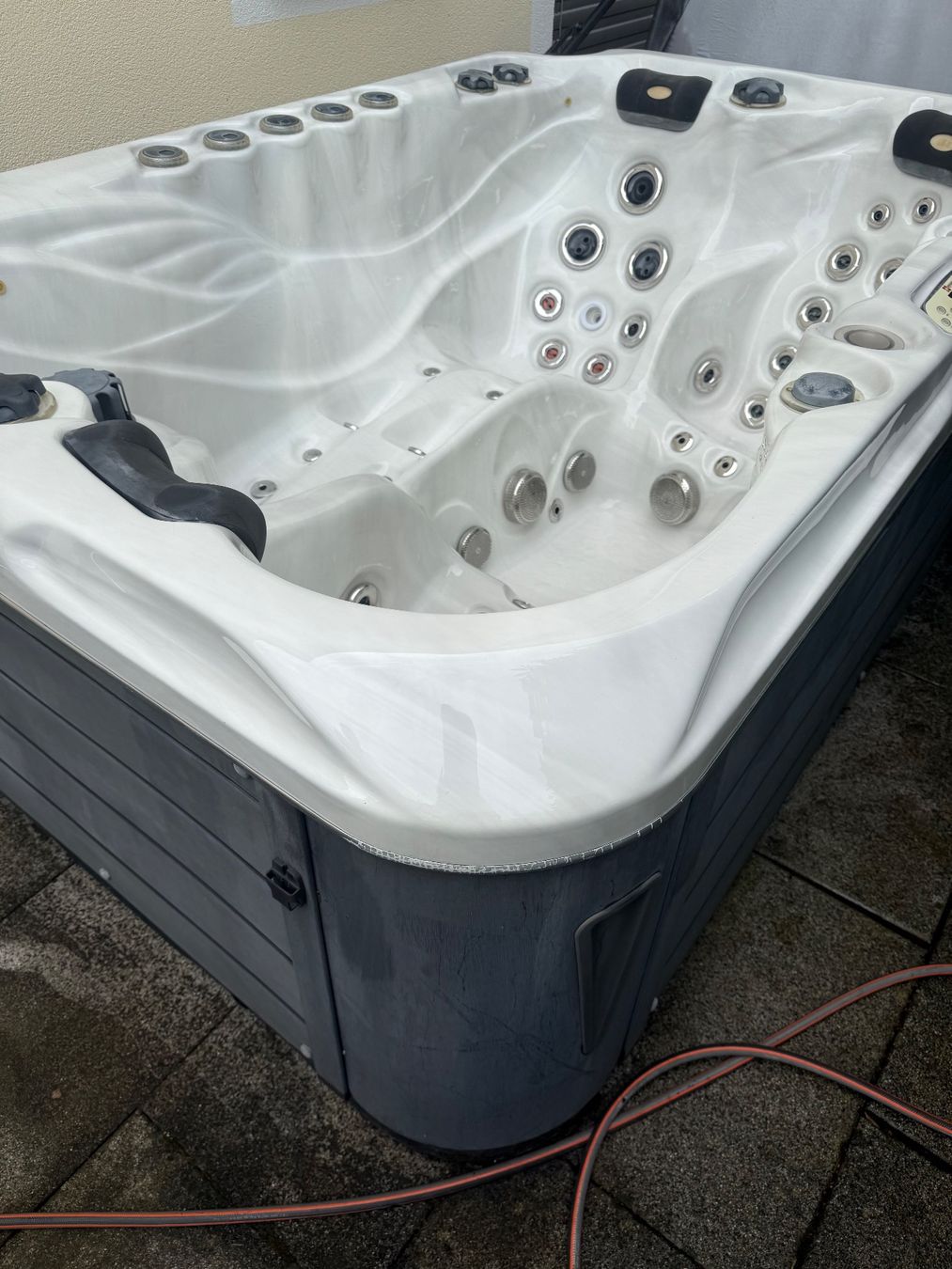 Bains à remous: Whirlpool Dallas Platin Version 3er – D'occasion à Buchrain par Air-Maxx 4