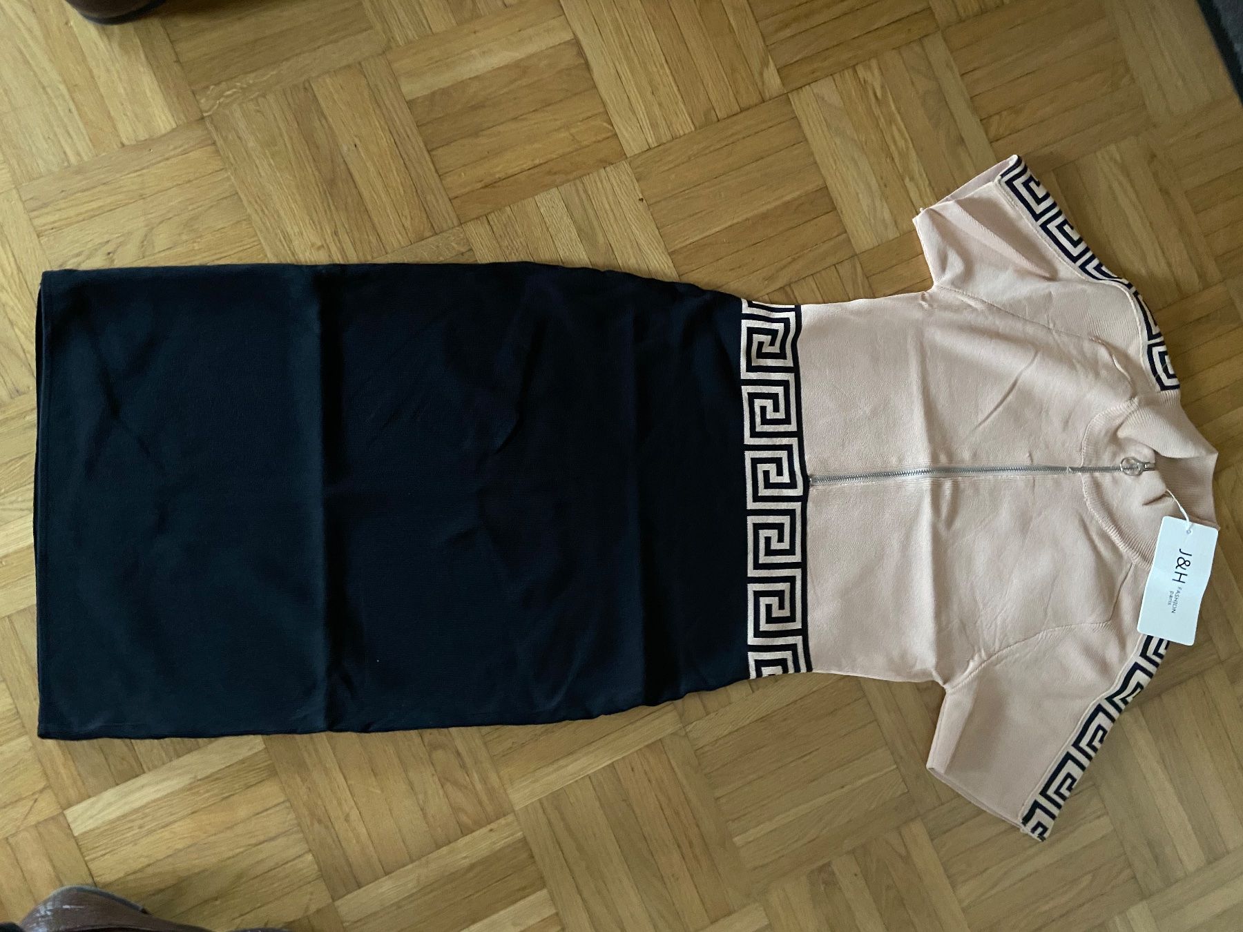 Vestiti: Robe mi longue noire motif beige – Nuovo e nell'imballaggio originale da Petit-Lancy venduto da mina222