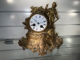 Antike Kaminuhr Bronze Figur Gold Uhrwerk Dekorativ
