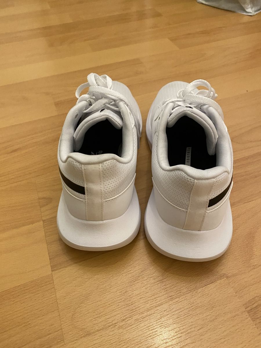 Reebok Scarpe da donna: Reebok Sneakers Gr. 37.5 – Usato da Domat/Ems venduto da dar_7zjn 2