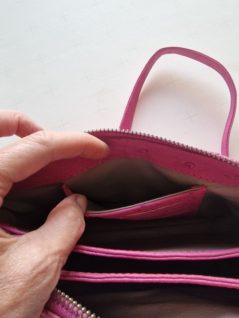 Borse da donna: Crossbody Bag aus Straussenleder – Nuovo e nell'imballaggio originale da St. Niklausen LU venduto da wishbonerfb 1