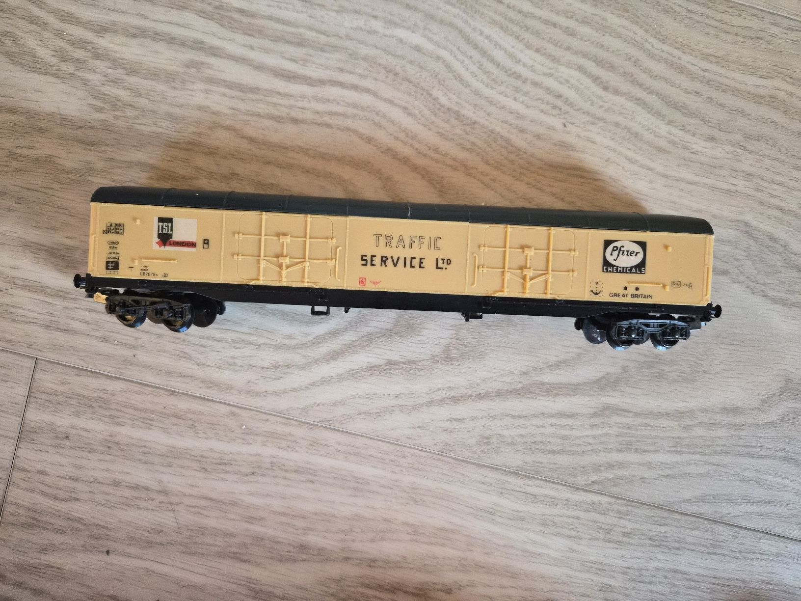 Modelleisenbahnen: Wagon miniature "Pfizer Chemicals"  – Defekt aus La Joux FR von car_ck96 2
