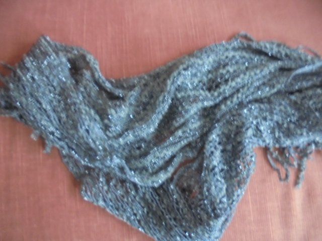 Foulard & Sciarpe: Schal Silbergrau mit Silberfaden eingewoben NEU – Nuovo (secondo la descrizione) da Hinwil venduto da Glasperlen 2