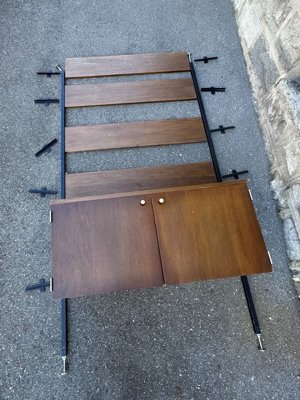 Victoria Möbel Regale: Étagère télescopique vintage 1960, 4 tablettes + caisson – Gebraucht aus Lausanne von jul_v9ht