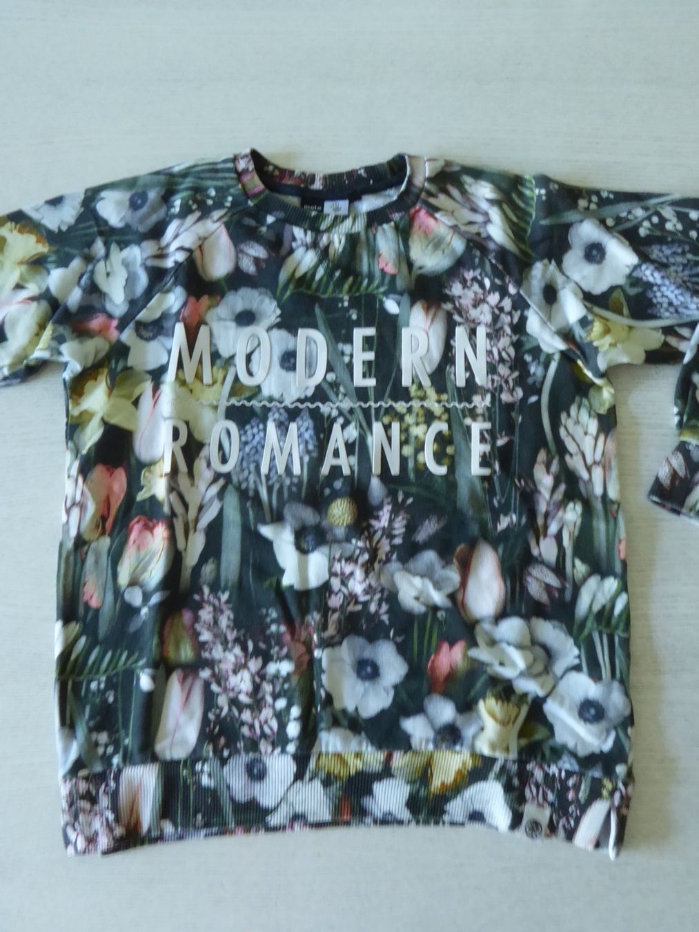 Molo Pulls et sweat-shirts: MOLO Pullover Blumen Gr.140 – D'occasion à Zürich par Sunflower.15 1