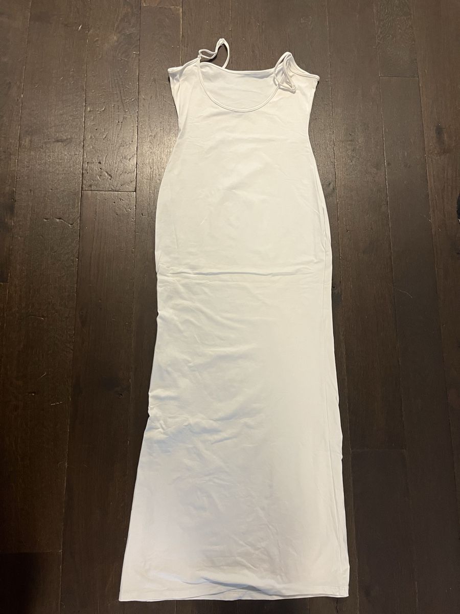 Bershka Robes: Langes weisses Bodycon Kleid – D'occasion à Unterentfelden par ame_tf2n 2