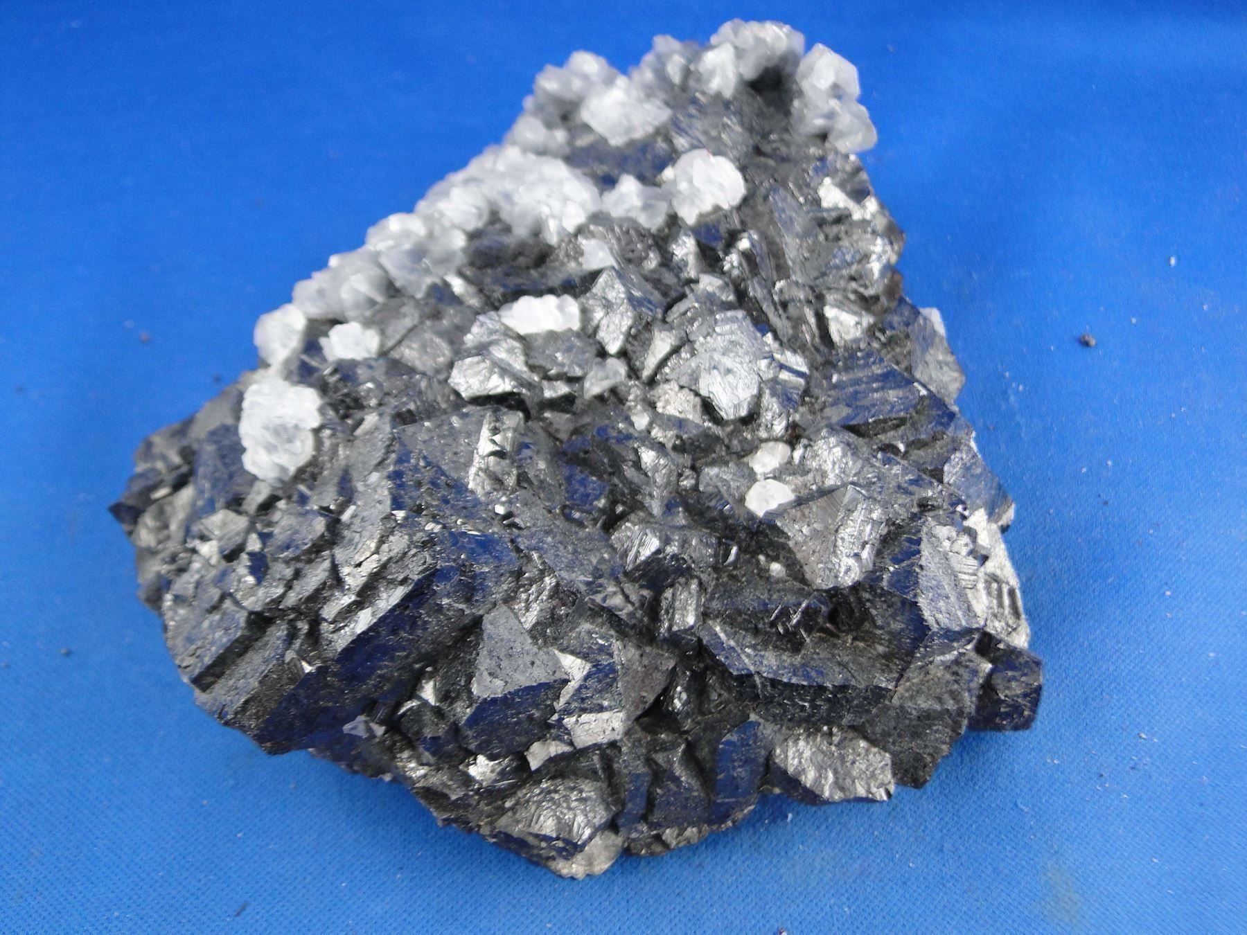 Minerali & Pietre curative: Sphalerit mit Calcit (UV-Pink) – Usato da Schinznach Bad venduto da Demerald 3