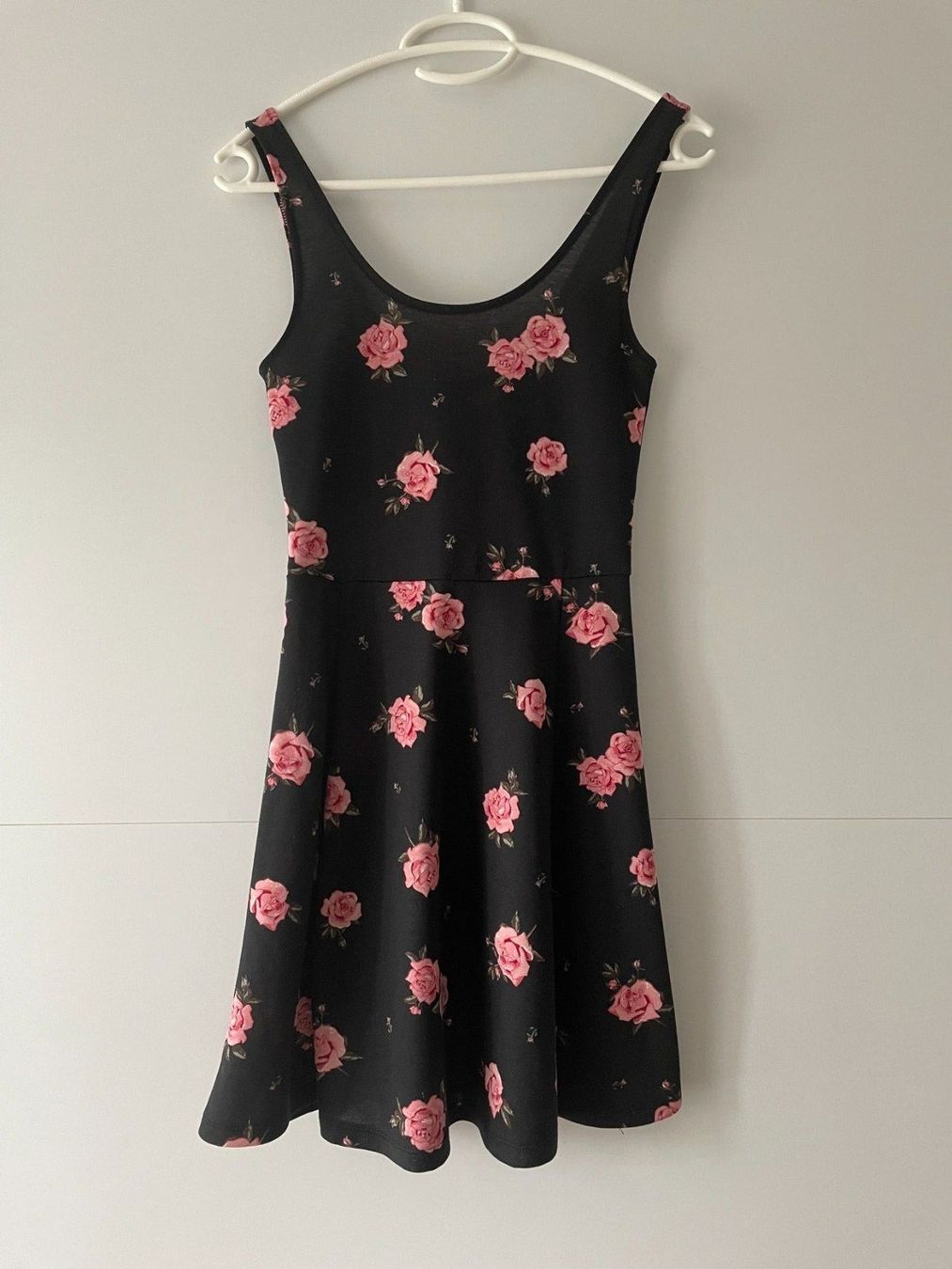 H&M Vestiti: schwarzes Kleid in Gr. 34 – Usato da Wil SG venduto da Miwil