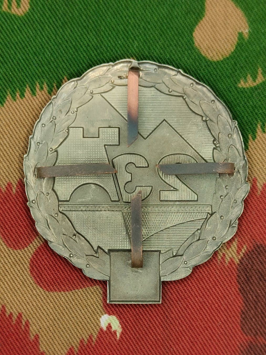 Schweizer Armee Placchette & Badge: Béretemblem Festungsbrigade 23, Variante 2 – Usato da Bauma venduto da SwissMilitaria 1