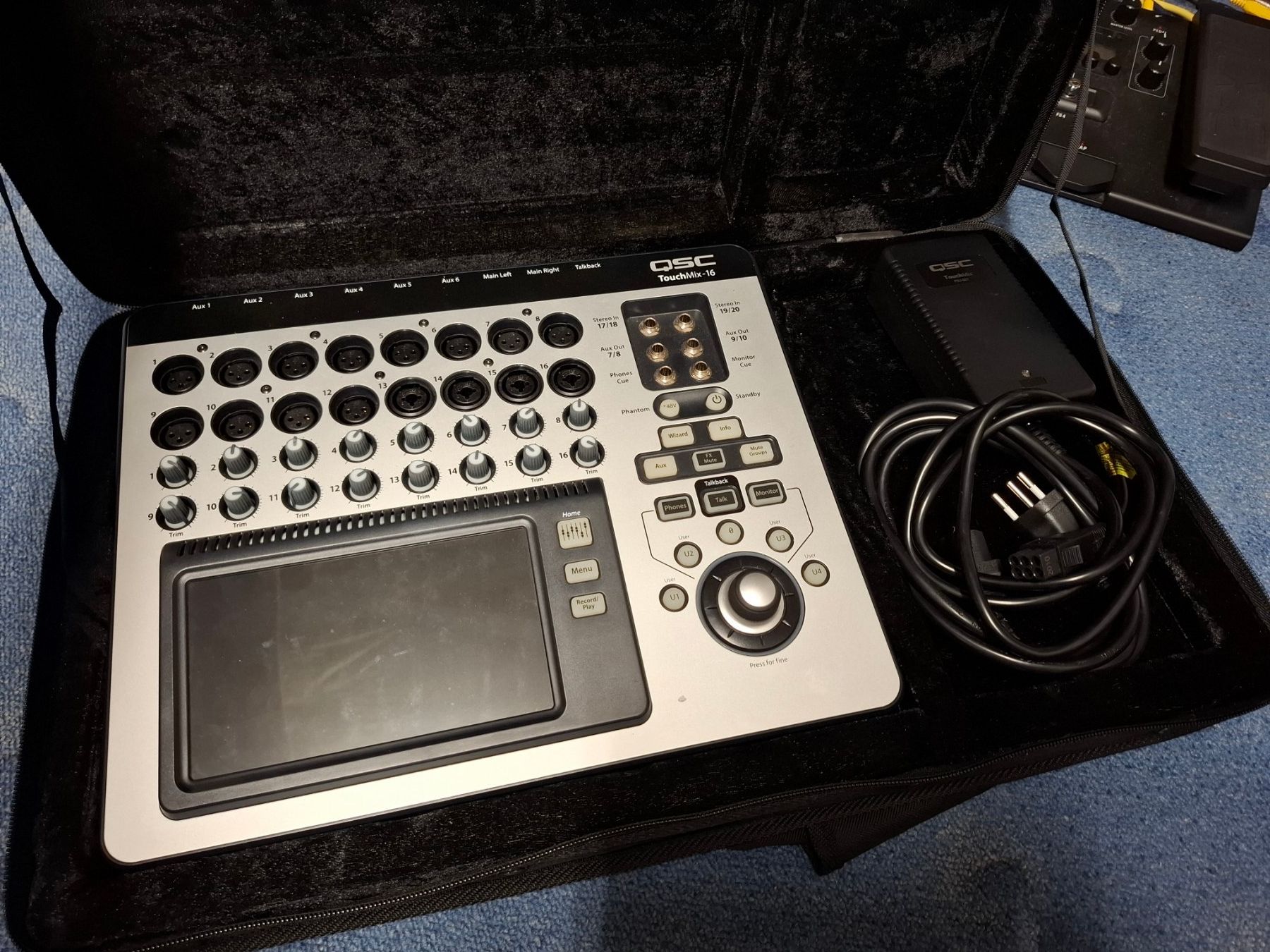 Qsc Console di mixaggio: Digital-Mischpult QSC TouchMix16 inkl. Case – Usato da Guntershausen venduto da iceroom 1