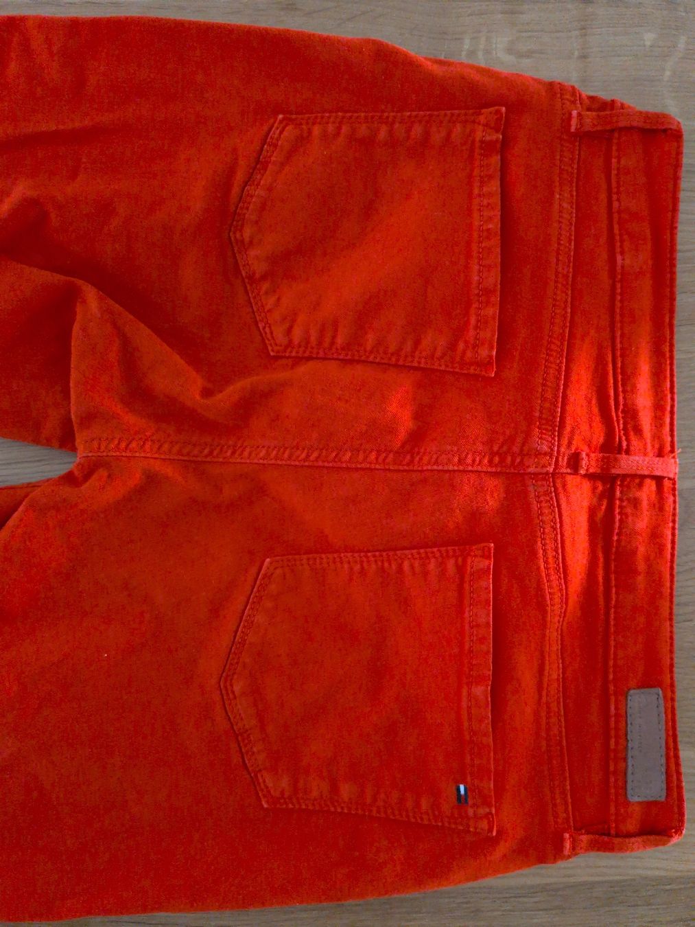 Tommy Hilfiger Jeans: Tommy Hilfiger Jeans  – Nuovo (secondo la descrizione) da Aarburg venduto da Noemi.H 3