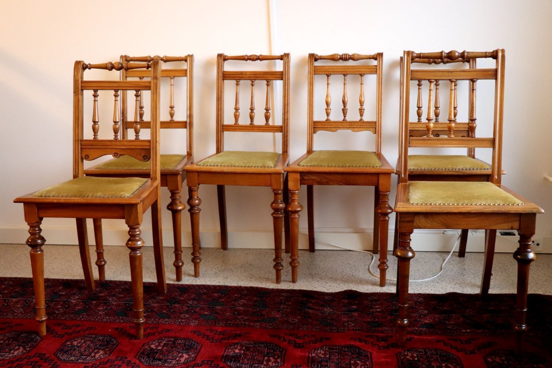 Tische: Zeitlos moderner Ausziehtisch mit 6 Stühlen, massiv Nussbaum – Gebraucht aus Bern von Smile-2707 5
