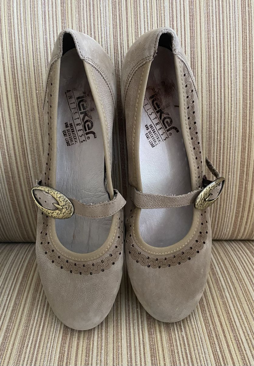 Rieker Damenschuhe: Bequeme Rieker Schuhe, Grösse 40, beige – Gebraucht aus Jona von Flamingoo 1