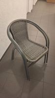 2 Rattan-Gartenstühle grau